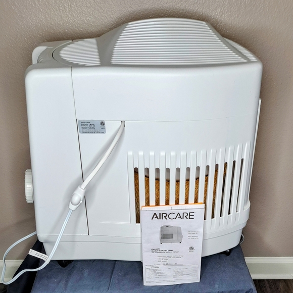 AIRCARE Humidifier 3600 sq ft coverage. Like new! - Picture 3 of 4
